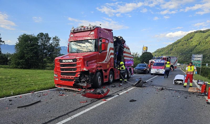 Schwerer Verkehrsunfall auf der B94 (Bild 2)